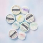 シフォンリボンが可愛い、ふわふわ替えパフ付きクリアラスト